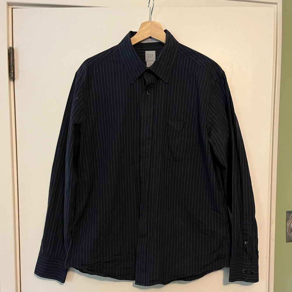 Gap Men’s Fitted Button down long sleeve. Navy/White striped. Large.